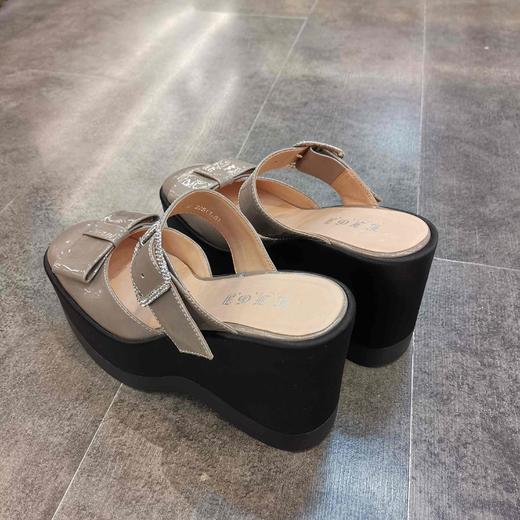 LFGJ 9602 设计师款松糕厚底漆皮拖鞋后空女凉鞋 商品图4