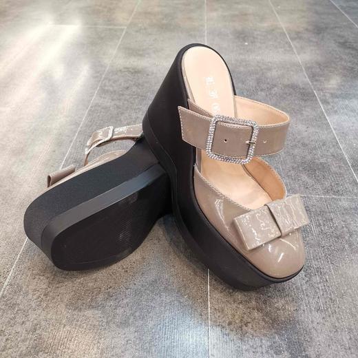 LFGJ 9602 设计师款松糕厚底漆皮拖鞋后空女凉鞋 商品图2