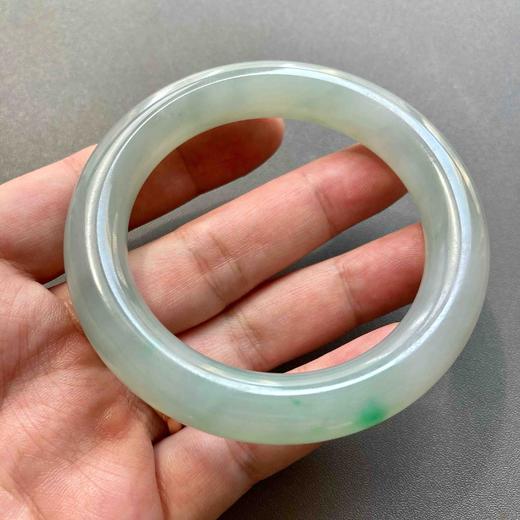 糯冰种化地飘阳绿翡翠圆条手镯54 商品图5