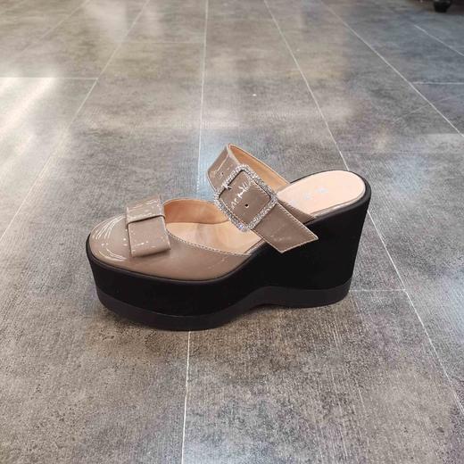 LFGJ 9602 设计师款松糕厚底漆皮拖鞋后空女凉鞋 商品图1
