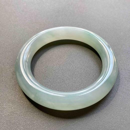 糯冰种化地飘阳绿翡翠圆条手镯54 商品图4