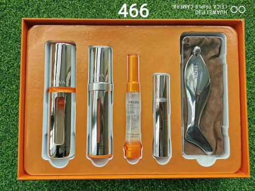 珀莱雅弹润透亮双抗明星礼盒
30mL精华液+20mL眼霜+7.5mL精华液+6mL眼霜+小海豚眼部按摩棒 商品图0