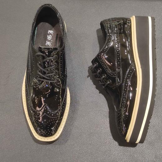 LFGJ 4103  漆皮英伦女鞋布洛克松糕女鞋春季真皮单鞋雕花 商品图3