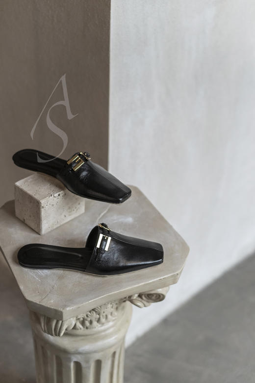 BY FAR  赭黄色/黑色RADO方扣平底拖鞋 商品图3