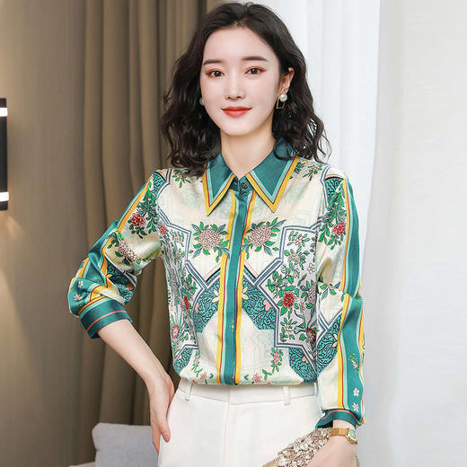 PDD-JJBFS210329新款时尚洋气翻领长袖仿真丝印花衬衣 商品图3