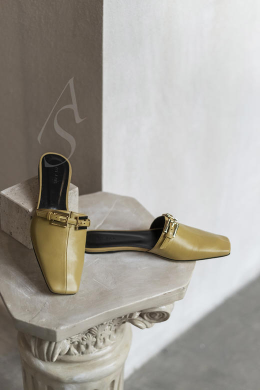 BY FAR  赭黄色/黑色RADO方扣平底拖鞋 商品图6