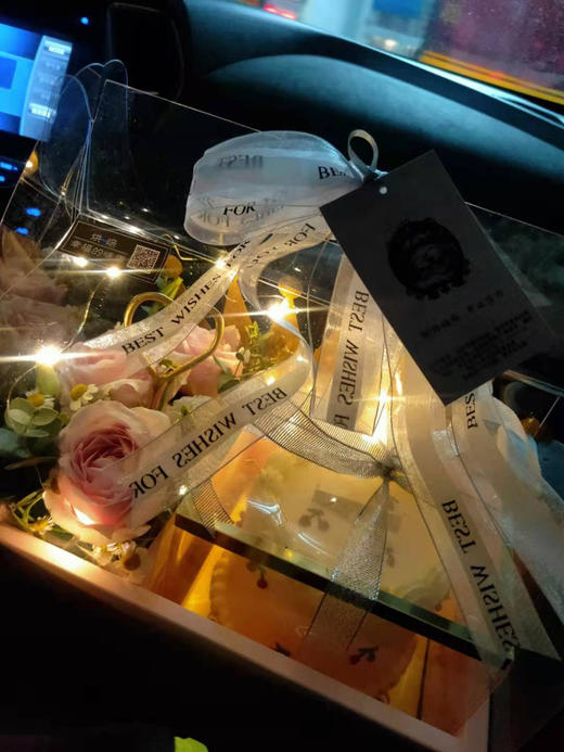 蛋糕鲜花伴手礼，有爱的日子里，空气都飘满了甜蜜，我们只负责制造惊喜、运输甜蜜。 商品图12