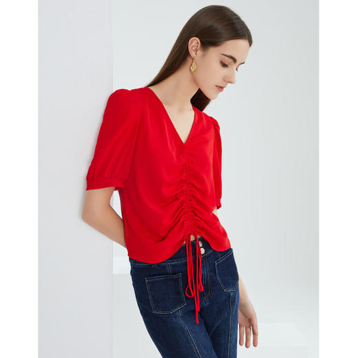 EITIE爱特爱夏季新款时尚显瘦V领抽绳褶皱露脐短款T恤上衣女 商品图2