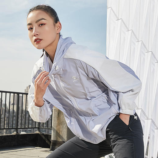 卡尔美 春夏休闲轻薄防晒风衣女运动户外皮肤衣外套潮 商品图1