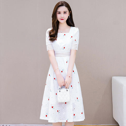 YWE  ZF2106小香风时尚气质减龄绣花连衣裙【优】 商品图2