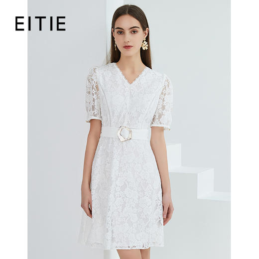 EITIE爱特爱夏季新款简约优雅镂空蕾丝V领气质收腰显瘦连衣裙B2107706 商品图0