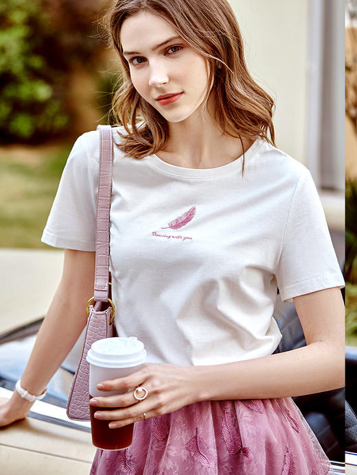 欧芮儿针织绣花T恤女2021春夏新款重工羽毛时髦气质减龄白色上衣 商品图0