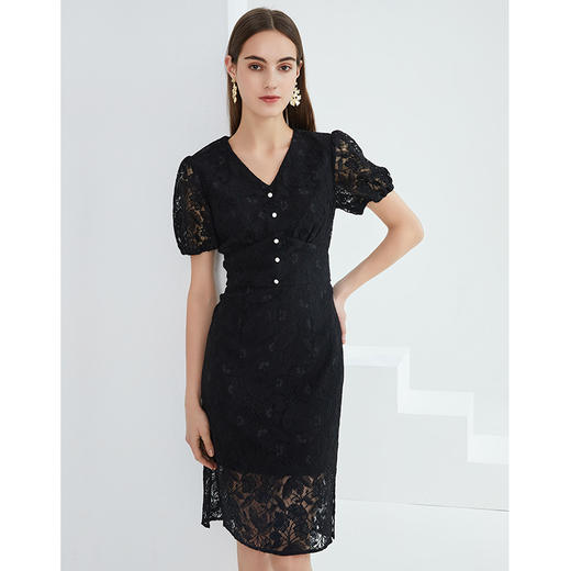 EITIE爱特爱夏季新款精致优雅蕾丝V领灯笼袖修身显瘦连衣裙女B2107704 商品图2