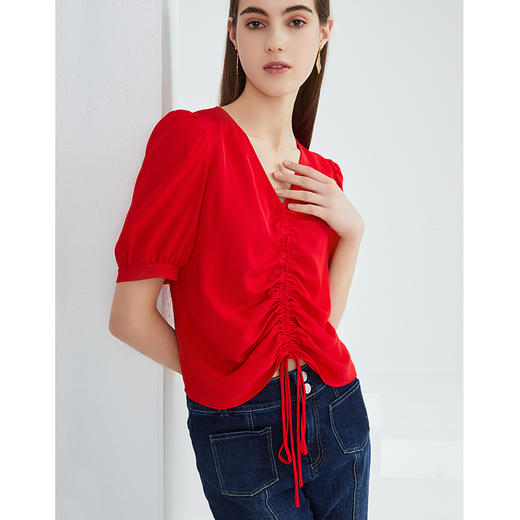 EITIE爱特爱夏季新款时尚显瘦V领抽绳褶皱露脐短款T恤上衣女 商品图1