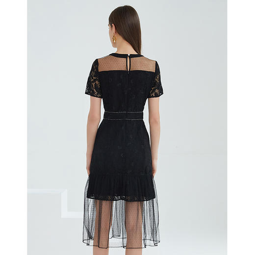 EITIE爱特爱夏季新款一字肩性感网纱镂空拼接修身暗纹连衣裙B2107702 商品图5