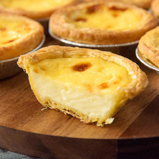 【新品-葡式蛋挞】2个/盒，摆脱存蛋挞皮倒蛋挞液操作，入口瞬间，舌尖便被浓郁奶香包裹。现吃现烤，味道才好。自烤面包（赣州）可搭其它蛋糕一起配送 商品图0