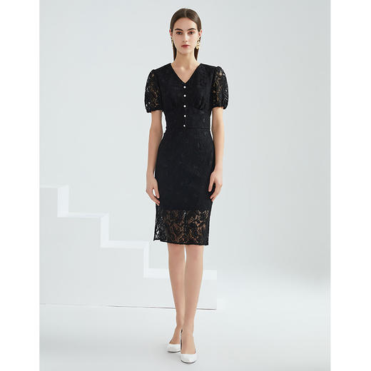 EITIE爱特爱夏季新款精致优雅蕾丝V领灯笼袖修身显瘦连衣裙女B2107704 商品图1