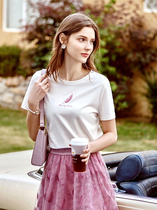 欧芮儿针织绣花T恤女2021春夏新款重工羽毛时髦气质减龄白色上衣 商品图1