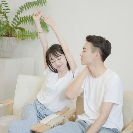 【爆单！预售】圆领空气云朵短袖T恤，黑白两色男女同款好版型，减龄百搭显瘦，经典不过时 商品图0