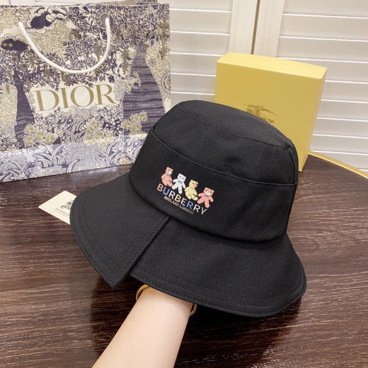 【巴宝莉】2021新款小熊不规则简约风渔夫帽 商品图8