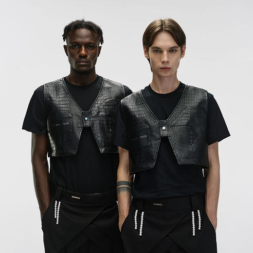 【刘雨昕同款】Unawares x FOURTRY潮流合伙人联名鳄鱼纹PU皮马甲 商品图2