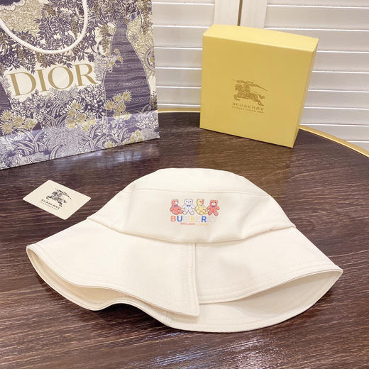 【巴宝莉】2021新款小熊不规则简约风渔夫帽 商品图7