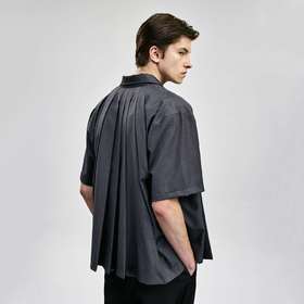 Unawares SS20 百褶结构保龄球短袖衬衫