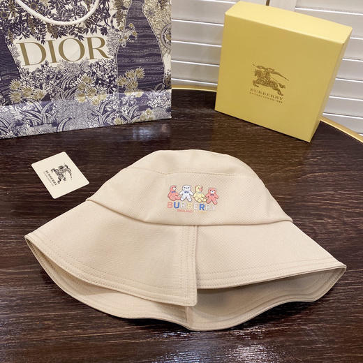 【巴宝莉】2021新款小熊不规则简约风渔夫帽 商品图4