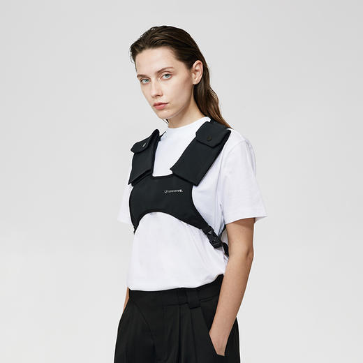 Unawares SS21 多功能口袋军事扣运动背心 商品图0