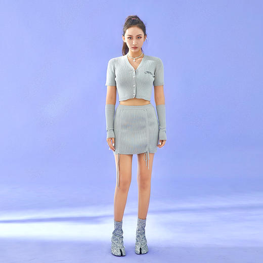 AGAM 90S千禧少女针织刺绣复古短款开衫袖两件套褶皱包臀短裙套装 商品图3