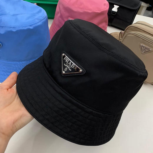 PRADA普拉达经典暗黑锦纶渔夫帽 商品图2