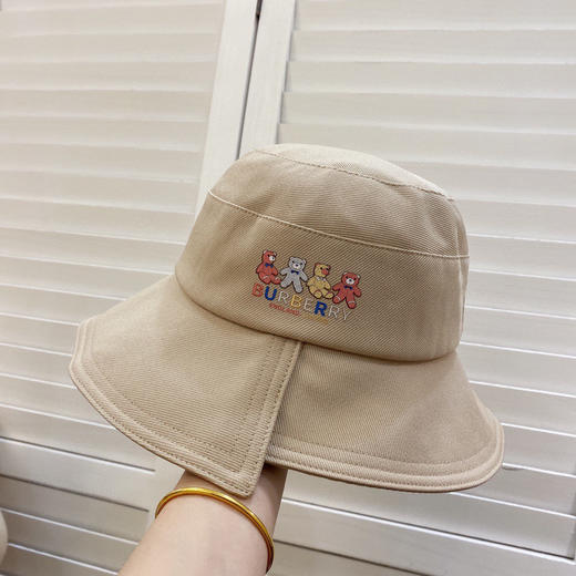 【巴宝莉】2021新款小熊不规则简约风渔夫帽 商品图2