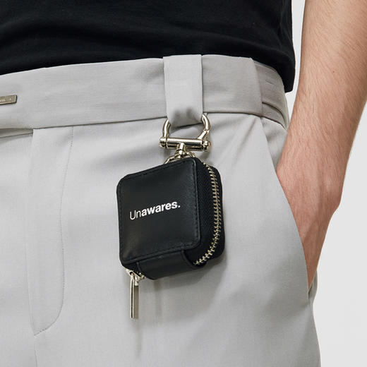 Unawares SS21 头层牛皮定制金属扣耳机包 商品图3