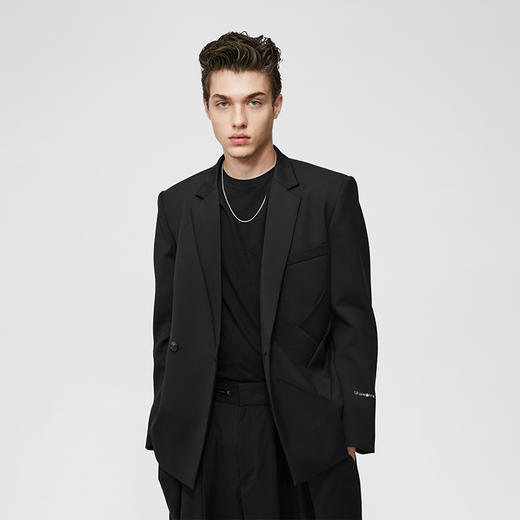 Unawares. SS21 立体压褶剪裁金属挂链双排扣西装 商品图2