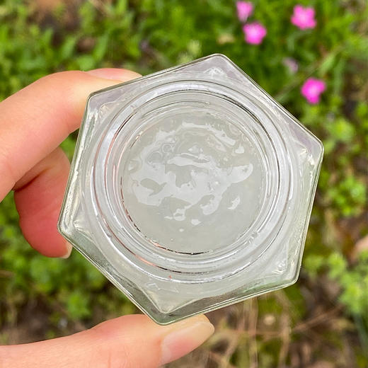 鲜炖燕窝（单独配送，厂家直发）   精选印尼马来燕盏和大燕条，每天鲜炖现发，除了爱，无别的添加（口感，品质非燕窝罐头能比），善待自己，便捷滋补，从每天一瓶鲜炖燕窝开始！ 商品图3