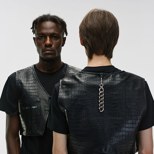 【刘雨昕同款】Unawares x FOURTRY潮流合伙人联名鳄鱼纹PU皮马甲 商品图3