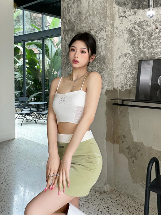 AGAM STUDIO 盐甜兼顾 烫钻设计拼接网纱心机抹胸打底吊带背心 商品图3