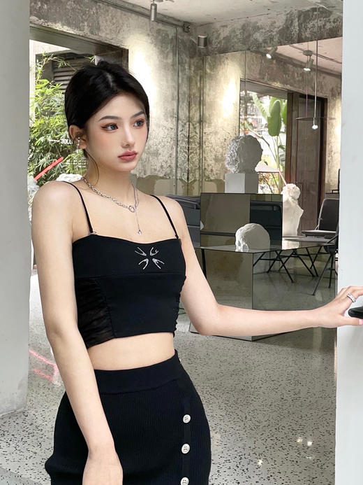 AGAM STUDIO 盐甜兼顾 烫钻设计拼接网纱心机抹胸打底吊带背心 商品图2