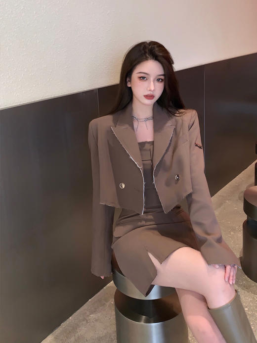 AGAM STUDIO原创 设计感早春咖色毛边西装短外套 商品图2