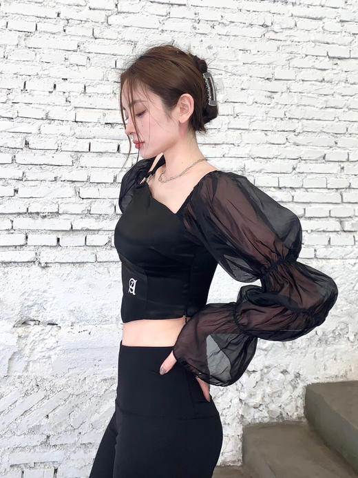 AGAM STUDIO 原创设计感黑色缎面泡泡袖显瘦单斜肩吊带短款上衣女 商品图3