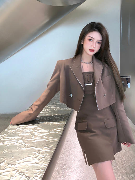 AGAM STUDIO原创 高级质感 早春咖色系带西装毛边抹胸连衣裙 商品图4