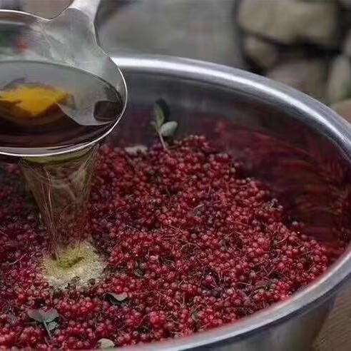 【生态花椒油】一瓶265ml 汉源贡椒与生态非转基因菜籽油的结合 火温油温一切刚刚好！