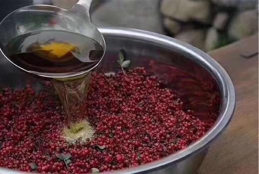 【生态花椒油】一瓶265ml 汉源贡椒与生态非转基因菜籽油的结合 火温油温一切刚刚好！ 商品图5