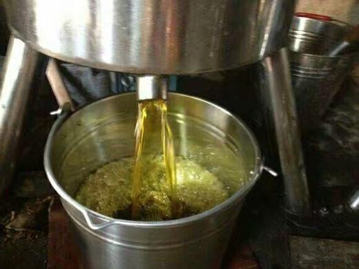 【生态花椒油】一瓶265ml 汉源贡椒与生态非转基因菜籽油的结合 火温油温一切刚刚好！ 商品图2