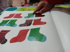 《穿衣服的歌》：宝宝看了这本书学会了穿鞋，袜子