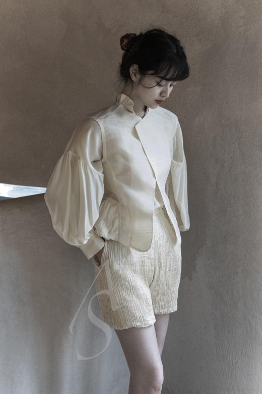 Renlisu 浅麦色丝质花苞背心 商品图1