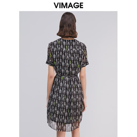 VIMAGE纬漫纪V领几何印花过膝收腰百搭连衣裙VB2107110 商品图2