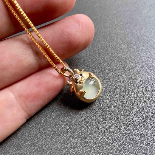 高冰种翡翠蛋面抱抱牛吊坠18k黄金钻石黑玛瑙镶嵌 商品图7