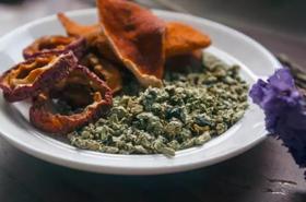 祛除湿气、降脂轻身的荷叶茶方与食方