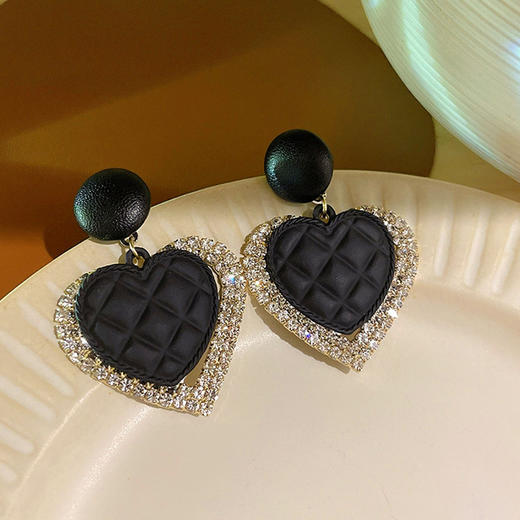 JU-C7561复古黑色桃心耳环2021年新款潮气质时尚感大气耳坠女网红耳饰 商品图1